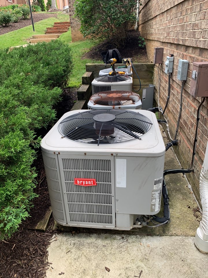 Bryant Carrier Heat Pump. Replaced capacitor and found dirty Condenser coil 