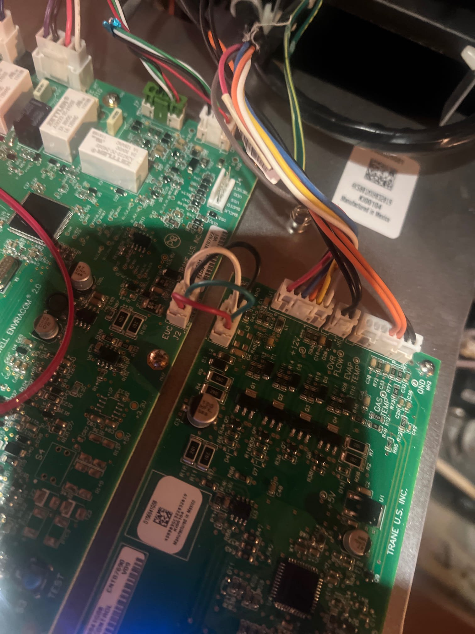 The west side unit has bad, indoor blower and EEV control boards. They need to be replaced.