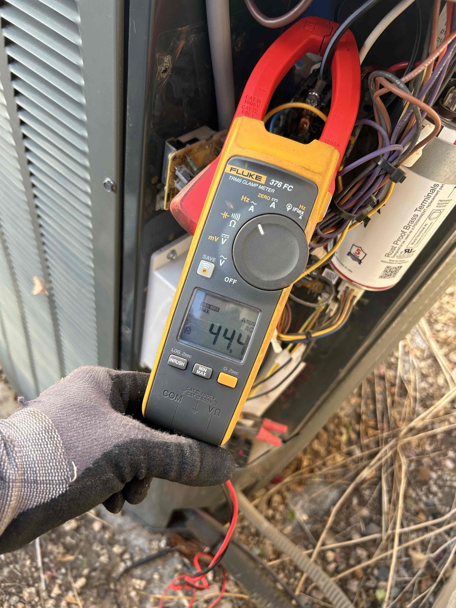 Replaced soft inrush kit under warranty. Unit is cooling at departure.