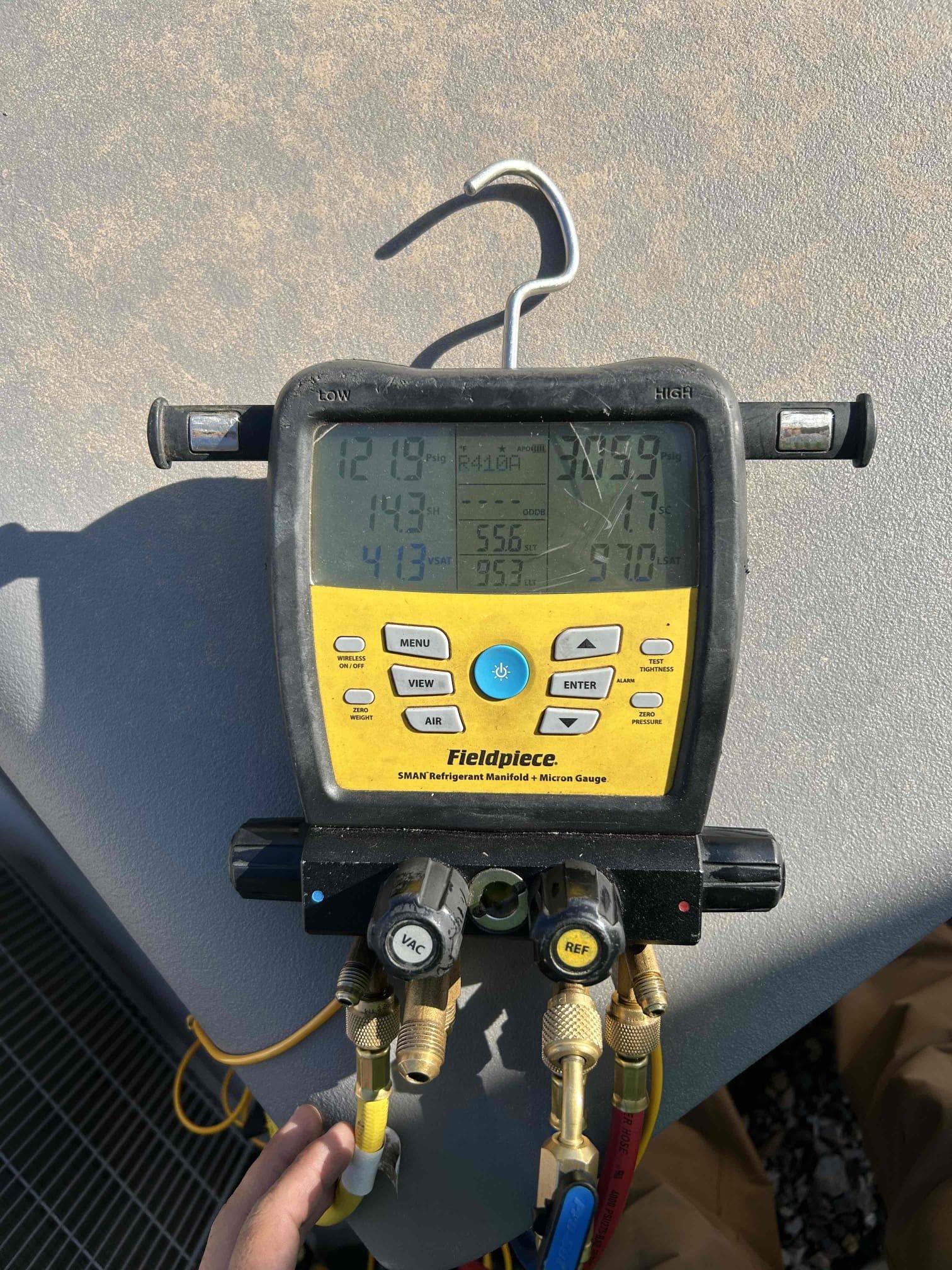 R- 410a Adjust Refrigerant level: Every pound after 1st
RECOMMEND LEAK SEARCH BEFORE ADJUSTING REFRIGERANT CHARGE
Purge gauges to ensure no non-condensables enter system
Use digital scale to weigh in refrigerant
Adjust according to units TP chart and super heat and sub cool