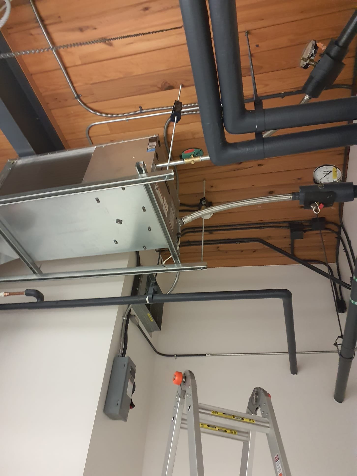 Install WaterFurnace Versatec 300 Compact Horizontal (V3) 030 -208-230/60/1 Voltage
- Model #: V3AH030BS0AN4DELBENN010SSS
- Serial #: 250401884
Features Included:
*Aurora BACnet Controller
*Loop connection kit

Installation:
*Reconnect to existing water loop.
*Reconnect to existing high voltage electrical circuit
*Transition to existing supply and return duct

Warranty: (Annual maintenance must be performed)
WaterFurnace manufacturers parts warranty
1 Year Westin Air labor warranty

Notes:
This system is provided with an Aurora BACnet controller programmed to operate with Versatec 300 system. Please contact your controls contractor to determine if it will integrate with your current controls program. 