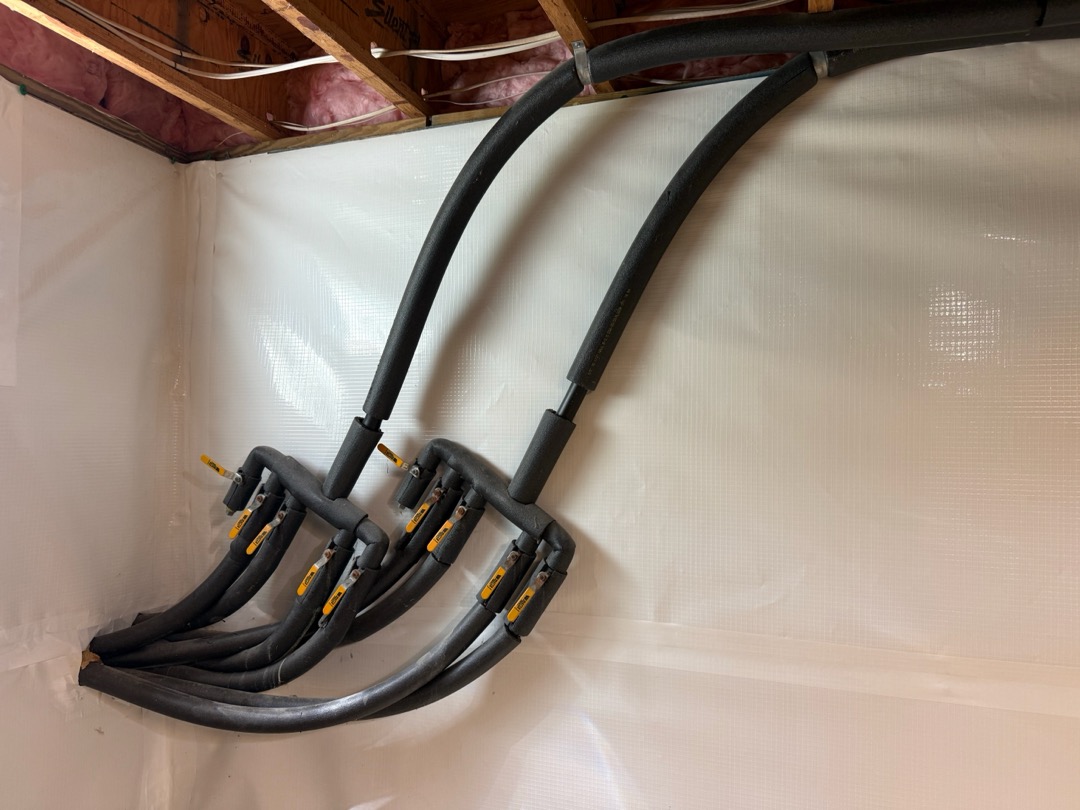 Upon arrival inspected unit and found loop pressure at 0psi. Charged loop to 20psi inlet and 15 outlet. Unit cooling at 18° delta T at this time. No further concerns with unit. 
