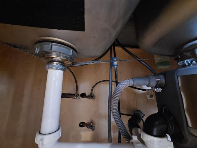 Ferndale, WA - Reaplace a kitchen faucet.