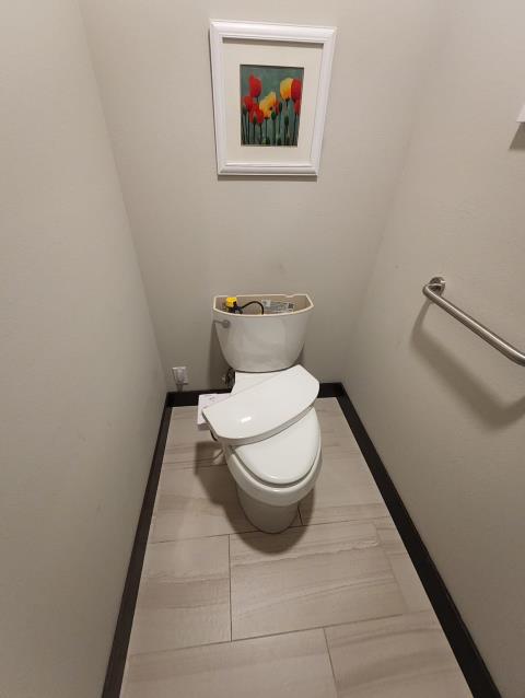 Anacortes, WA - Is your toilet leaking to the point that your home is flooded? 

Call the experts, licensed and bonded plumbers from LaVergne Plumbing & Heating. 