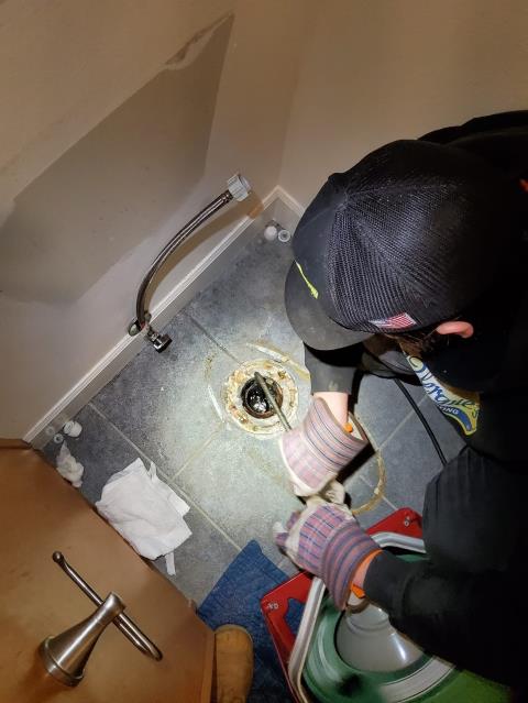 Bellingham, WA - Working on a sewer main line clogged