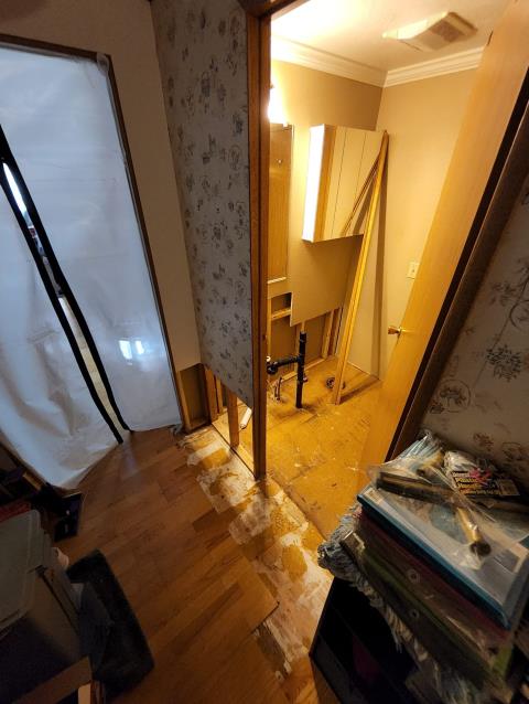 Anacortes, WA - 	Leak coming from the shower