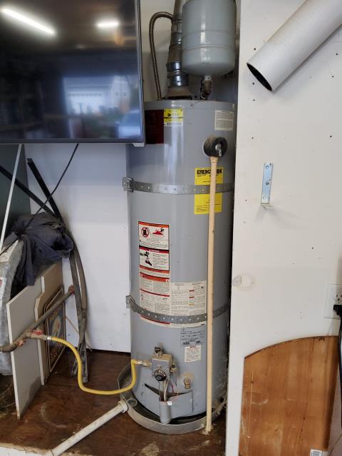 Ferndale, WA - Hot water tank eaking replacements