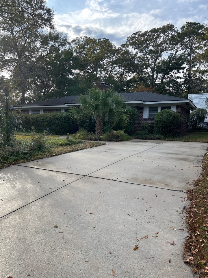 Charleston, SC - Great results pressure washing on this West Ashley driveway today!