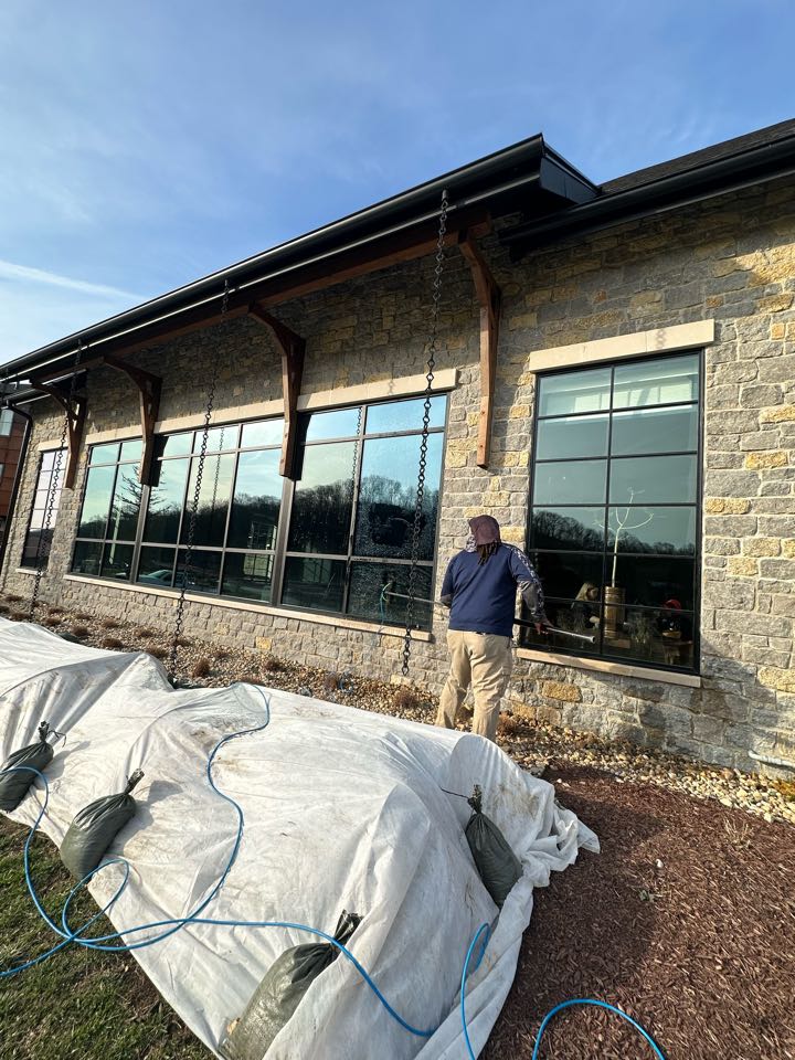 Franklin, TN - If you&#39;ve got a hotel or business and need clean windows or hardscape power washed? We can help!!