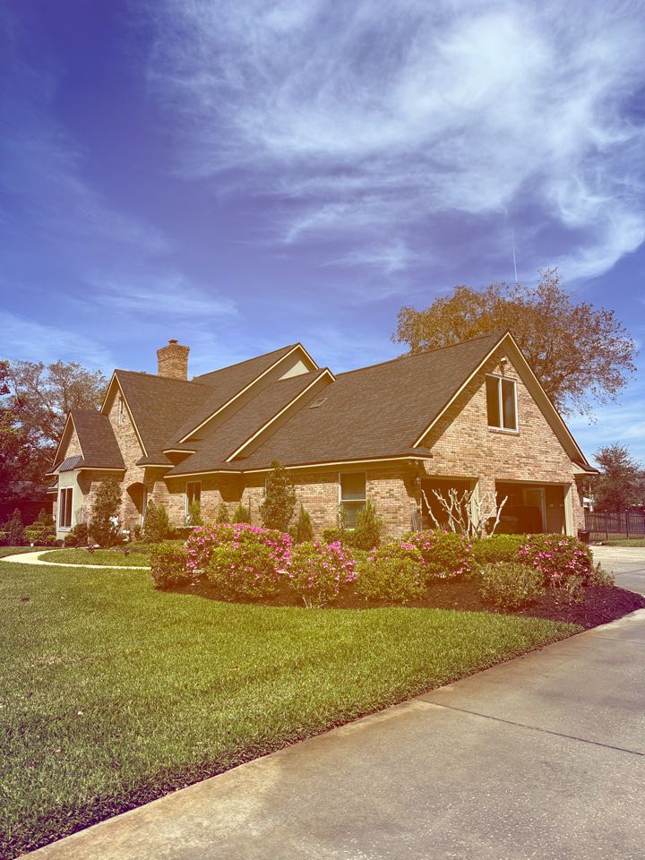 Ormond Beach, FL - Cleaned the screen enclosure, pool deck, driveway, inside &amp; outside windows✨