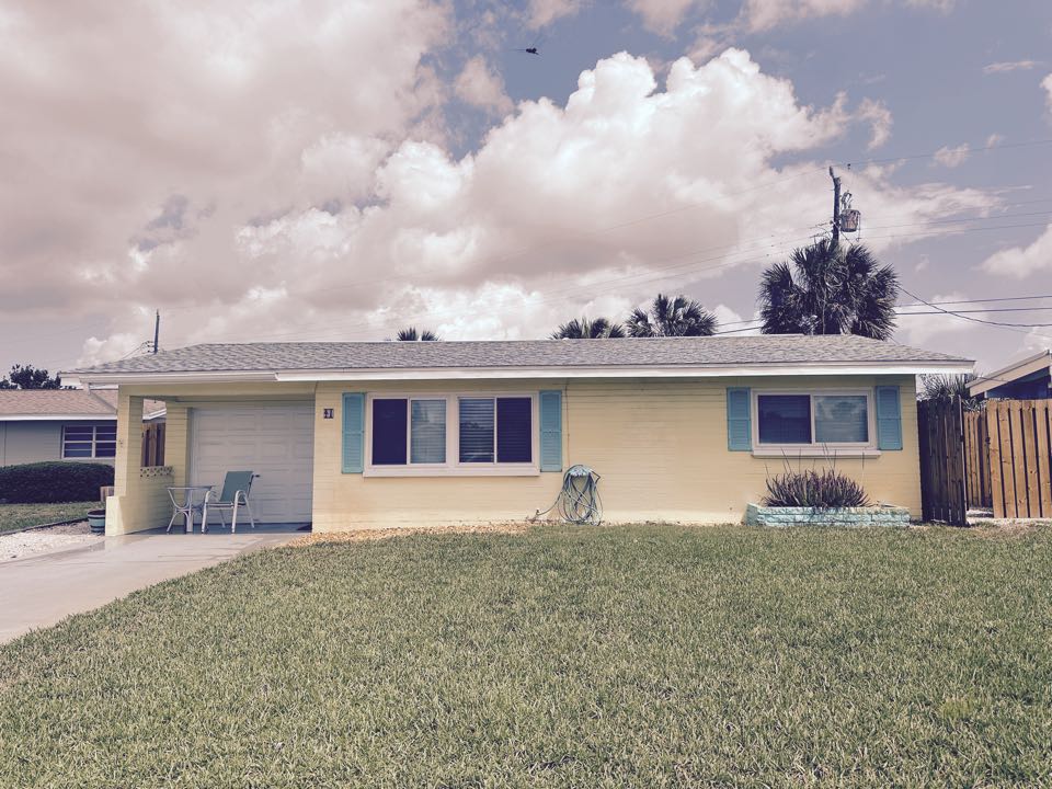 Ormond Beach, FL - Pressure washed the house✨