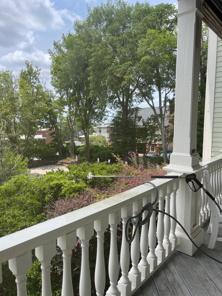 Wilmington, NC - House wash and window clean to keep this downtown home looking great year after year! 