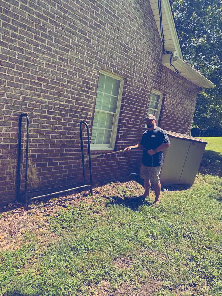 Franklin, TN - It&#39;s a great day for a house wash off of Peytonsville Rd!!