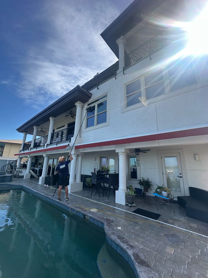 Ormond Beach, FL - Cleaned the windows facing the river&#129767;