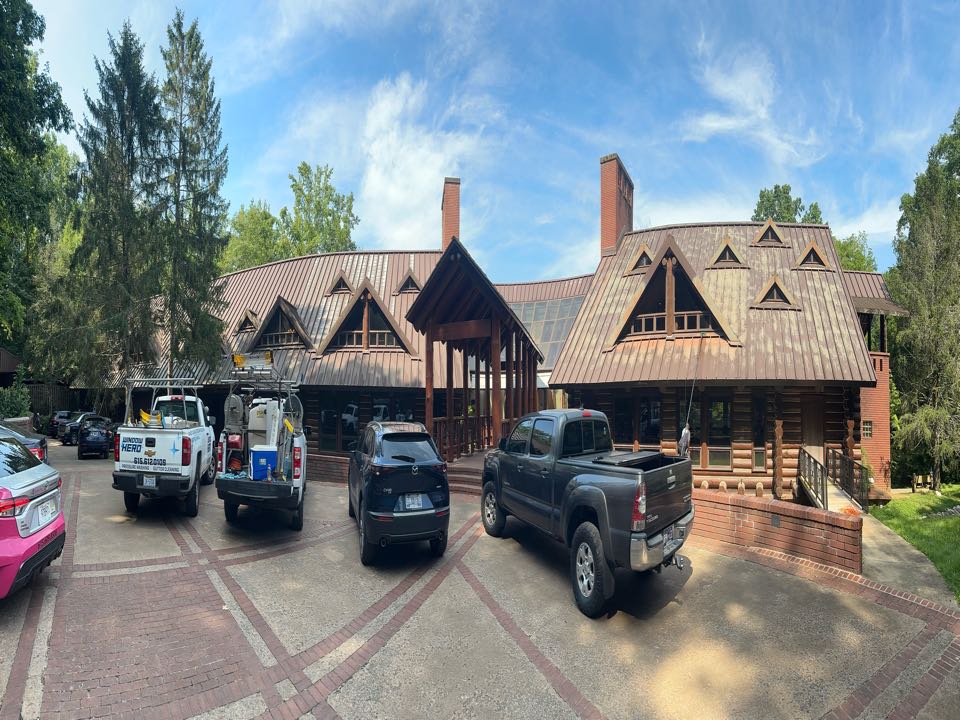 Nashville, TN - We are at the Fontanel Mansion in Whites Creek today cleaning the windows here for a wedding tomorrow! &#127882;&#127881;&#128378;&#128131;