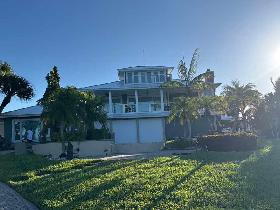 Sarasota, FL - Window cleaning, patio, PRESURE WASHING 9416662226 