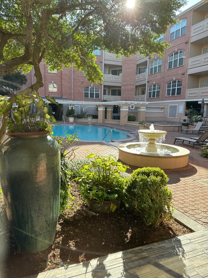 Houston, TX - Window cleaning for condominium units in River Oaks. Maintenance plans quarterly and semi-annually