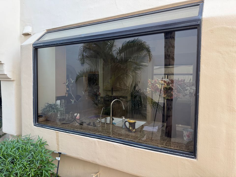 Scottsdale, AZ - Scottsdale is buzzing with winter visitors who need their windows cleaned! Window hero can help