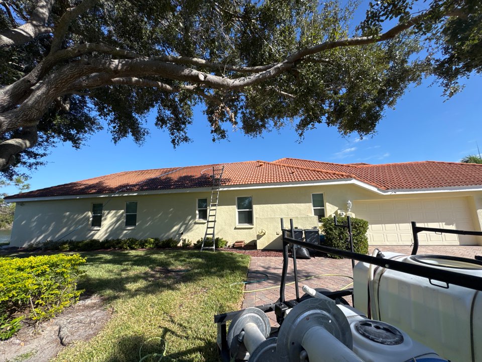 Sarasota, FL - Roof cleaning 9416662226