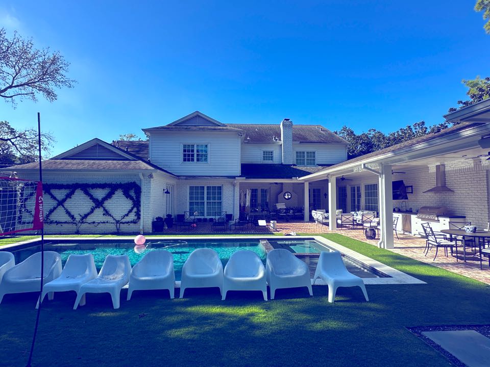 Houston, TX - Roof and gutter cleaning along with pressure washing homes in Piney Pointe