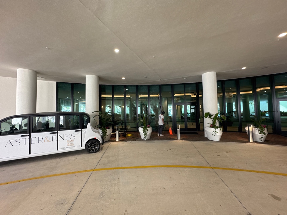 Sarasota, FL - Aster &amp; Links monthly exterior window cleaning