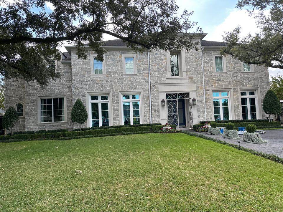 Houston, TX - Window washing in uptown