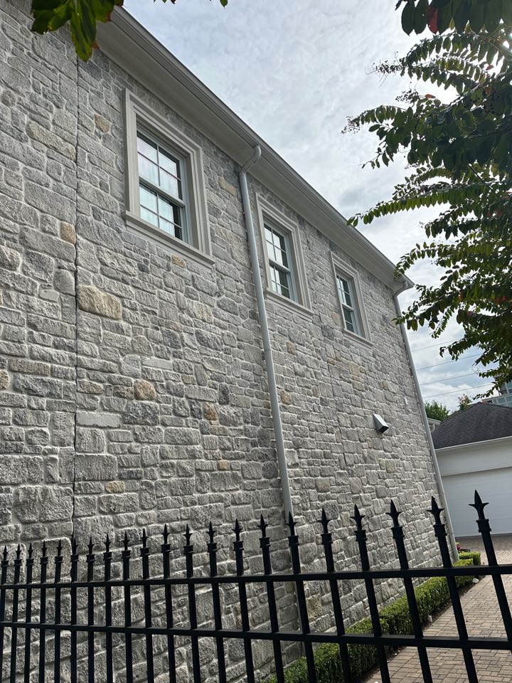 Houston, TX - Touch up windows are major clean. We make sure it’s right for each client!