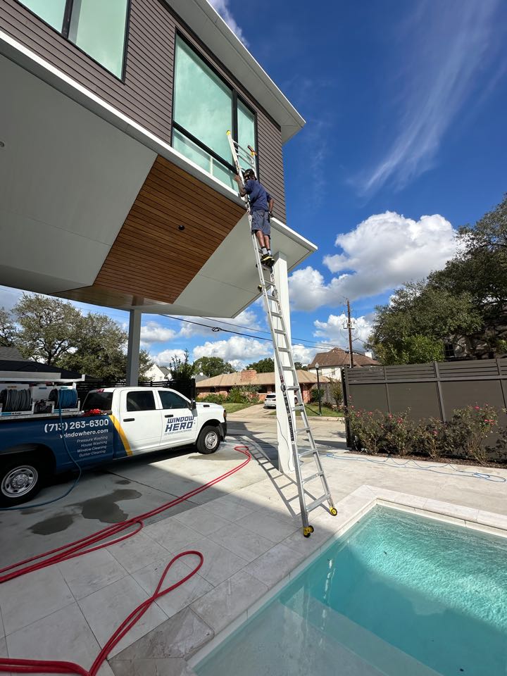 Houston, TX - Safety first for these windows in Braeswood 