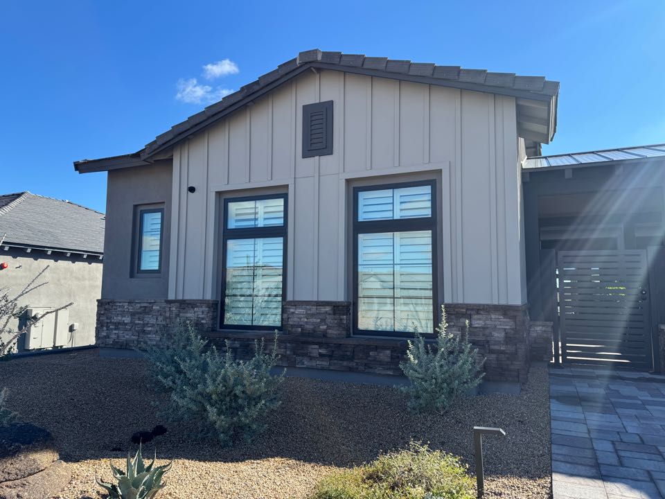 Scottsdale, AZ - Window cleaning in the Ranch Gate Estates neighborhood of north Scottsdale 