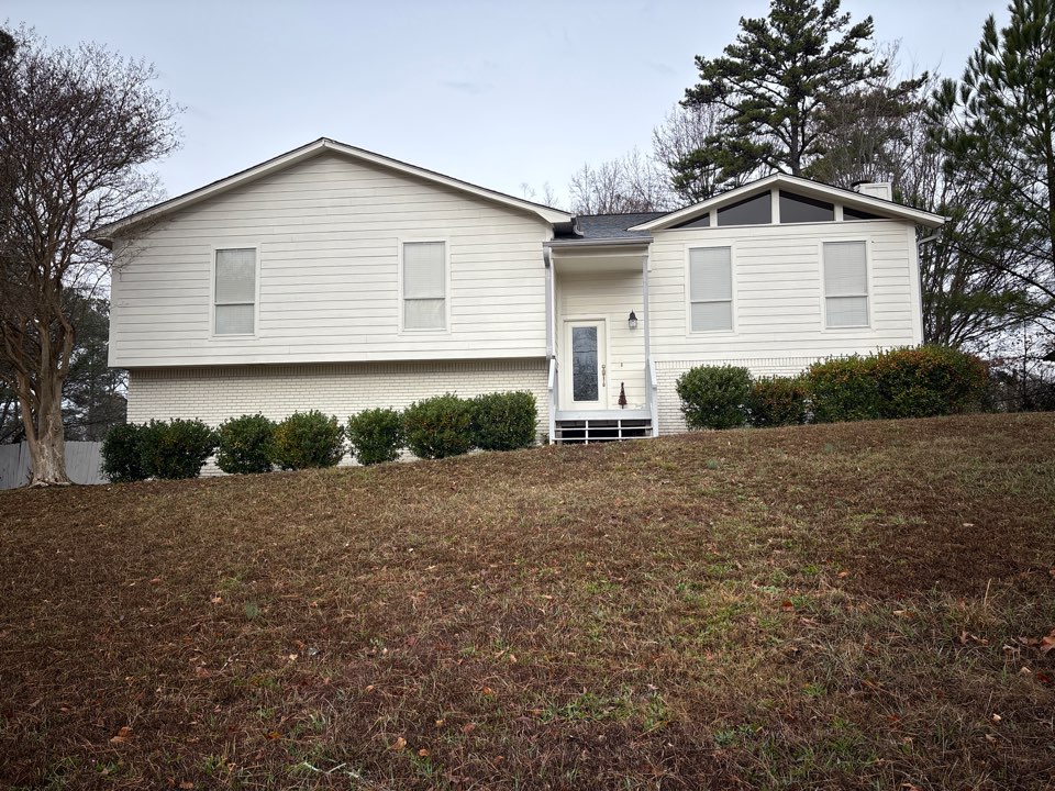 Birmingham, AL - Birmingham, Alabama doing a gutter leaf removal to help facilitate proper water flow and drainage throughout gutter systems.