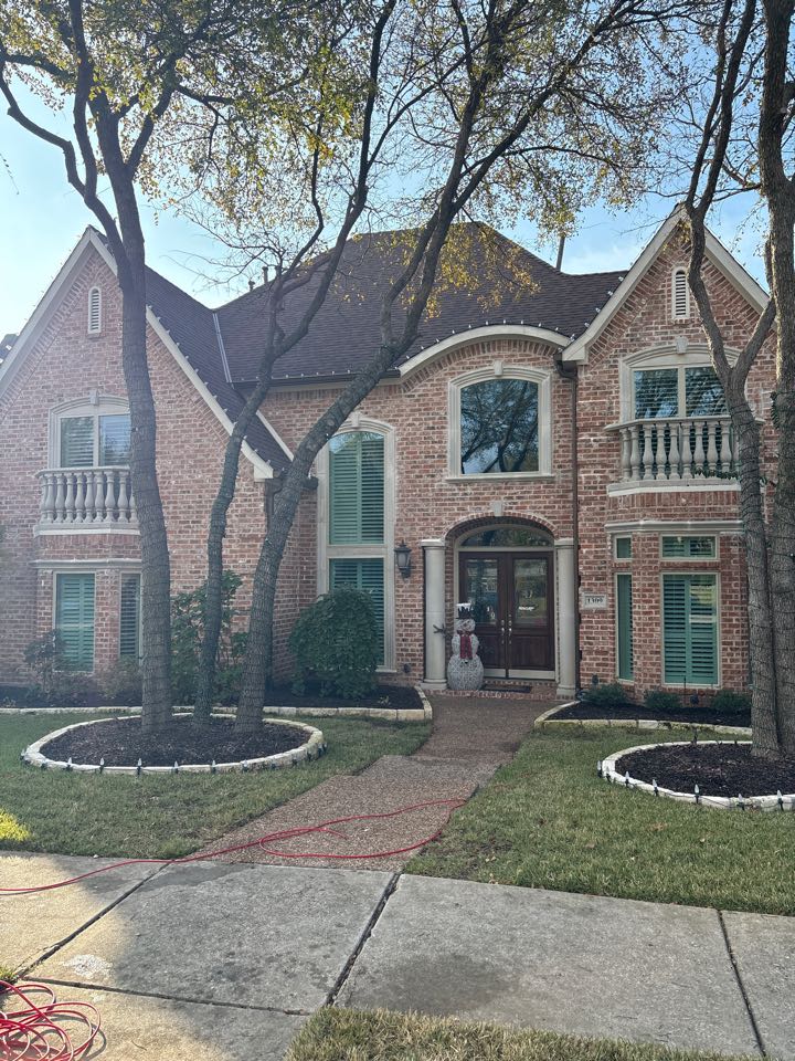 Southlake, TX - We just finished a full exterior window cleaning and the results are crystal clear! Our team made sure every pane shines, letting in all the natural light and giving the home a fresh, polished look. If your windows are looking dull or streaky, we’d love to help make them sparkle too! 