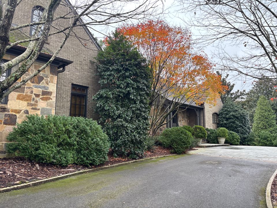 Birmingham, AL - Mountain Brooke, Alabama doing an interior and exterior window cleaning for a nice clean streak free finish