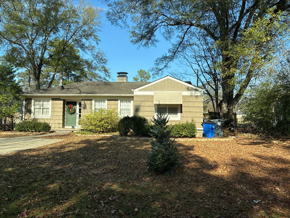 Birmingham, AL - Birmingham, Alabama doing a gutter leaf removal to clear debris from gutter line and downspouts to allow for proper water flow and drainage.