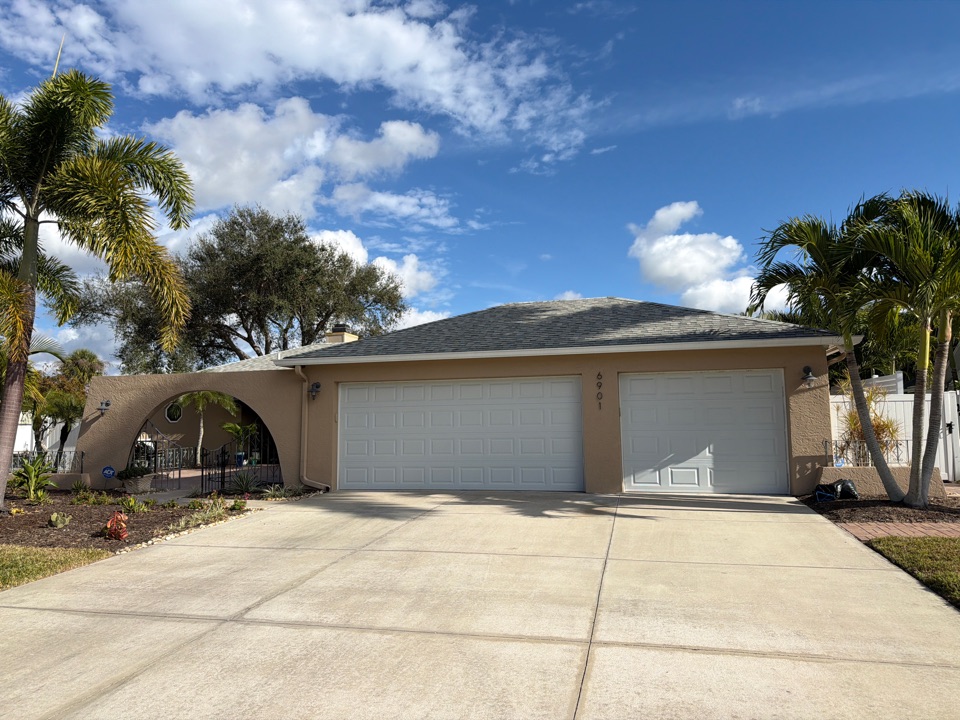 Sarasota, FL - Gutter cleaning 9416662226