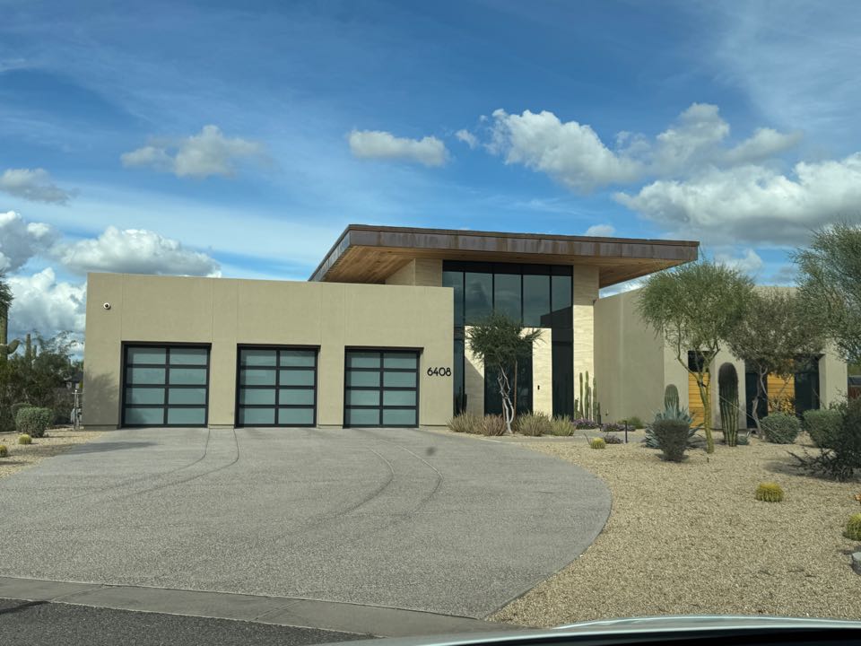 Scottsdale, AZ - Scottsdale window cleaning at its finest. This was a fairly challenging home but a Windowhero we have the tools and the skills to tackle just about anything.