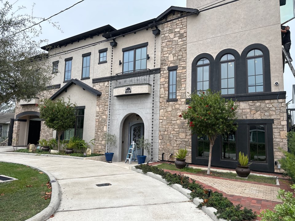 Houston, TX - Window cleaning for family: