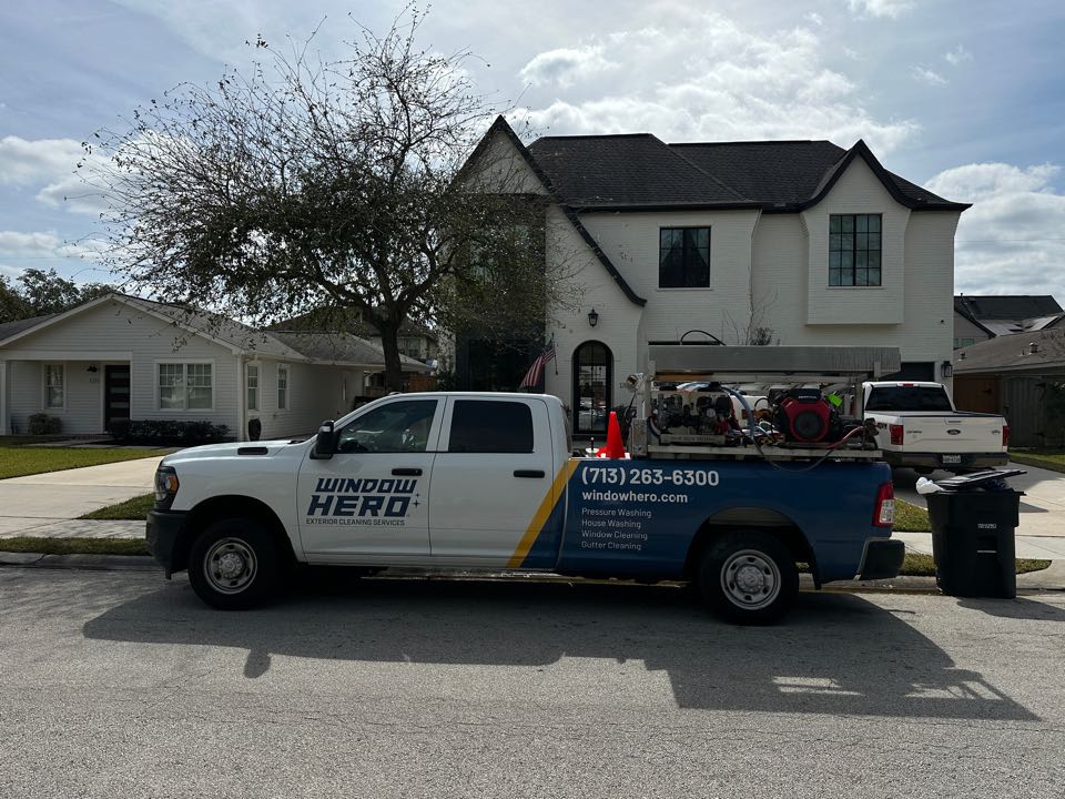 Houston, TX - Oak Forest window clean home for sale!