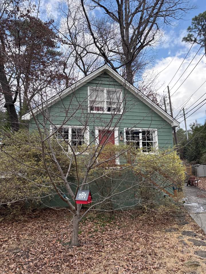 Birmingham, AL - Just did and in and out window cleaning at this nice little home in Homewood. 