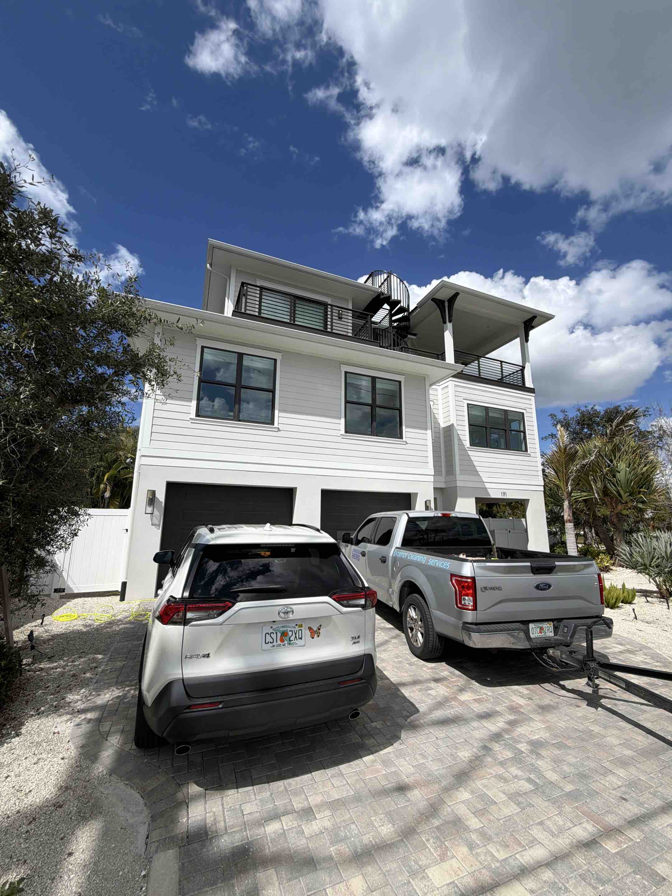 Sarasota, FL - Window cleaning 941-666-2226