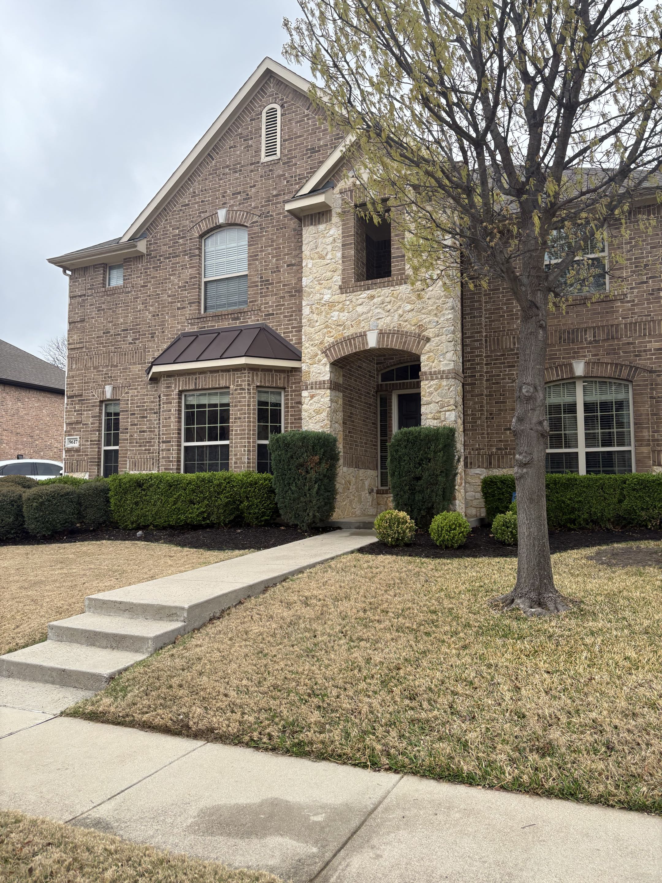 Fort Worth, TX - Our team recently completed an exterior window cleaning that left the windows sparkling and streak-free. We meticulously cleaned every pane, removing dirt, grime, and stubborn stains. Our expert technicians used high-quality, eco-friendly cleaning solutions and specialized tools to ensure a thorough job. The windows now reflect the beauty of the surrounding environment, providing a clear view for all to enjoy. Our commitment to excellence guarantees a pristine finish every time. Trust us to keep your windows looking their best
