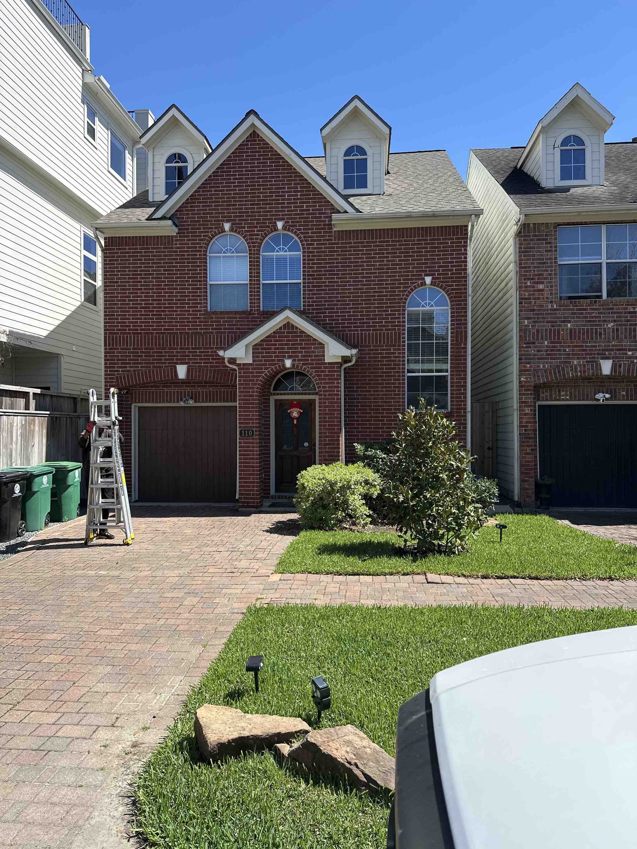 Houston, TX - Gutter cleaning in Memorial Rice/Military