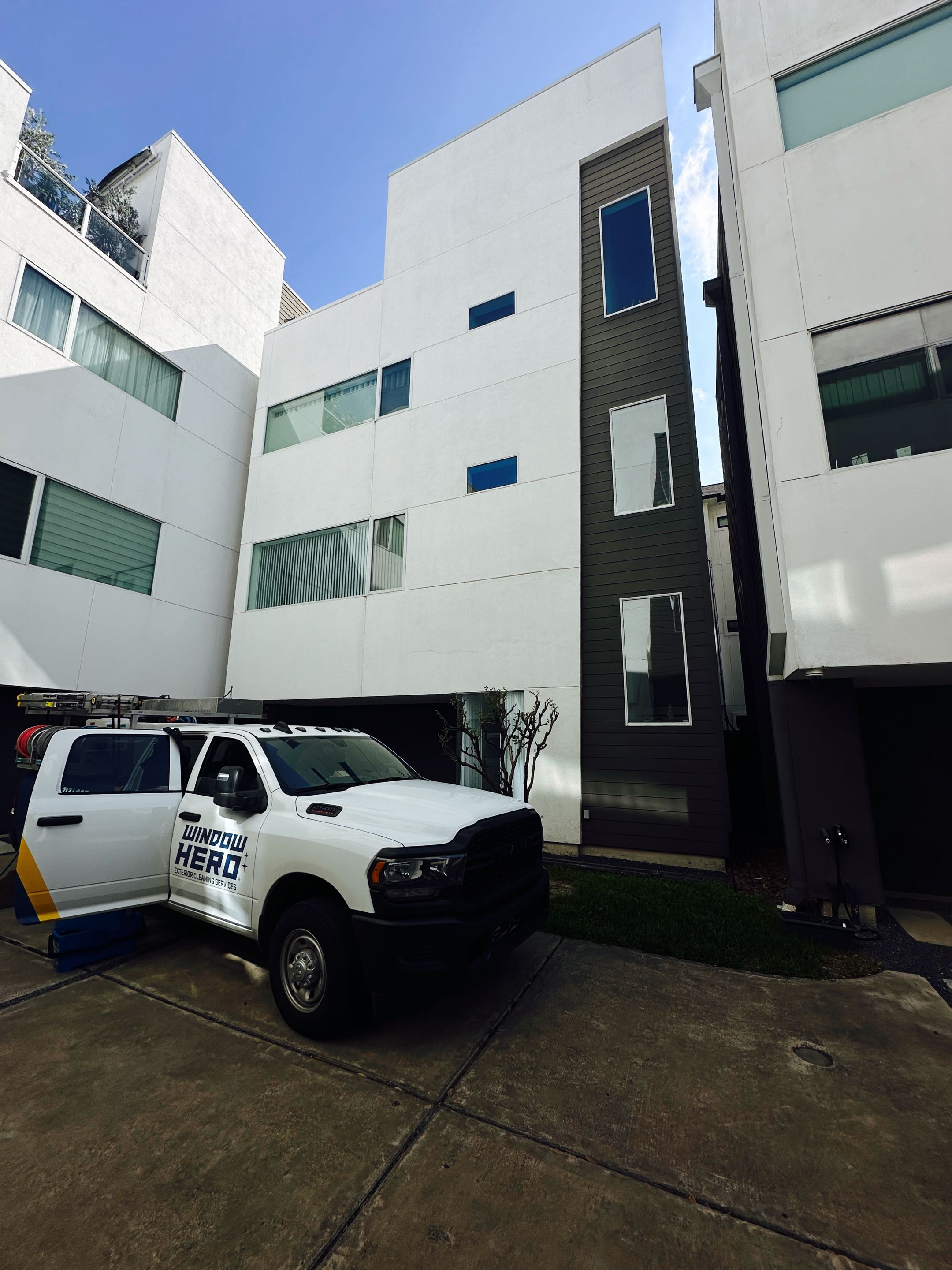 Houston, TX - Window washing in Midtown Houston 