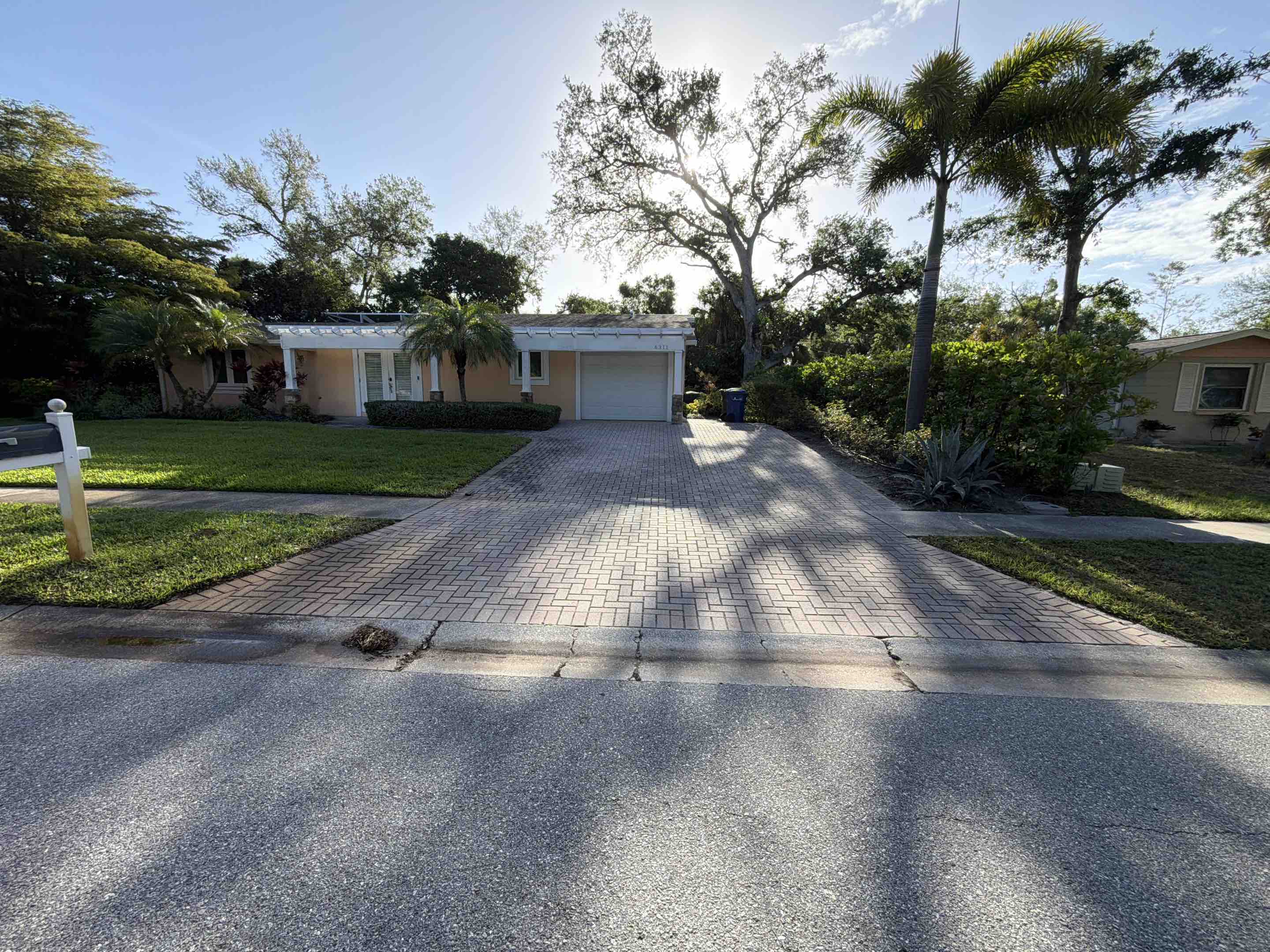Sarasota, FL - Driveway cleaning 9416662226