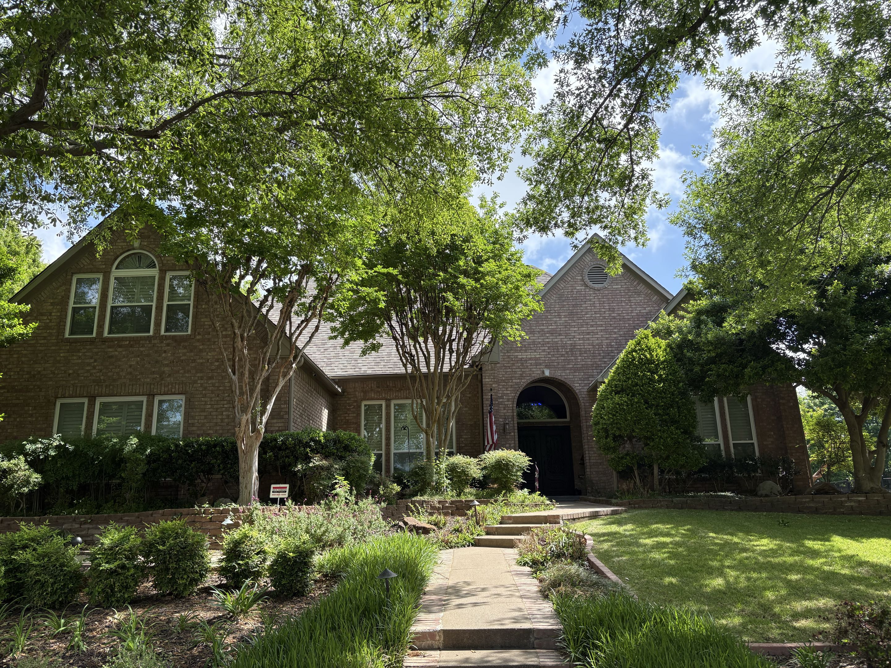 Southlake, TX - Our team recently completed an exceptional exterior window cleaning service, ensuring every glass surface gleamed with pristin