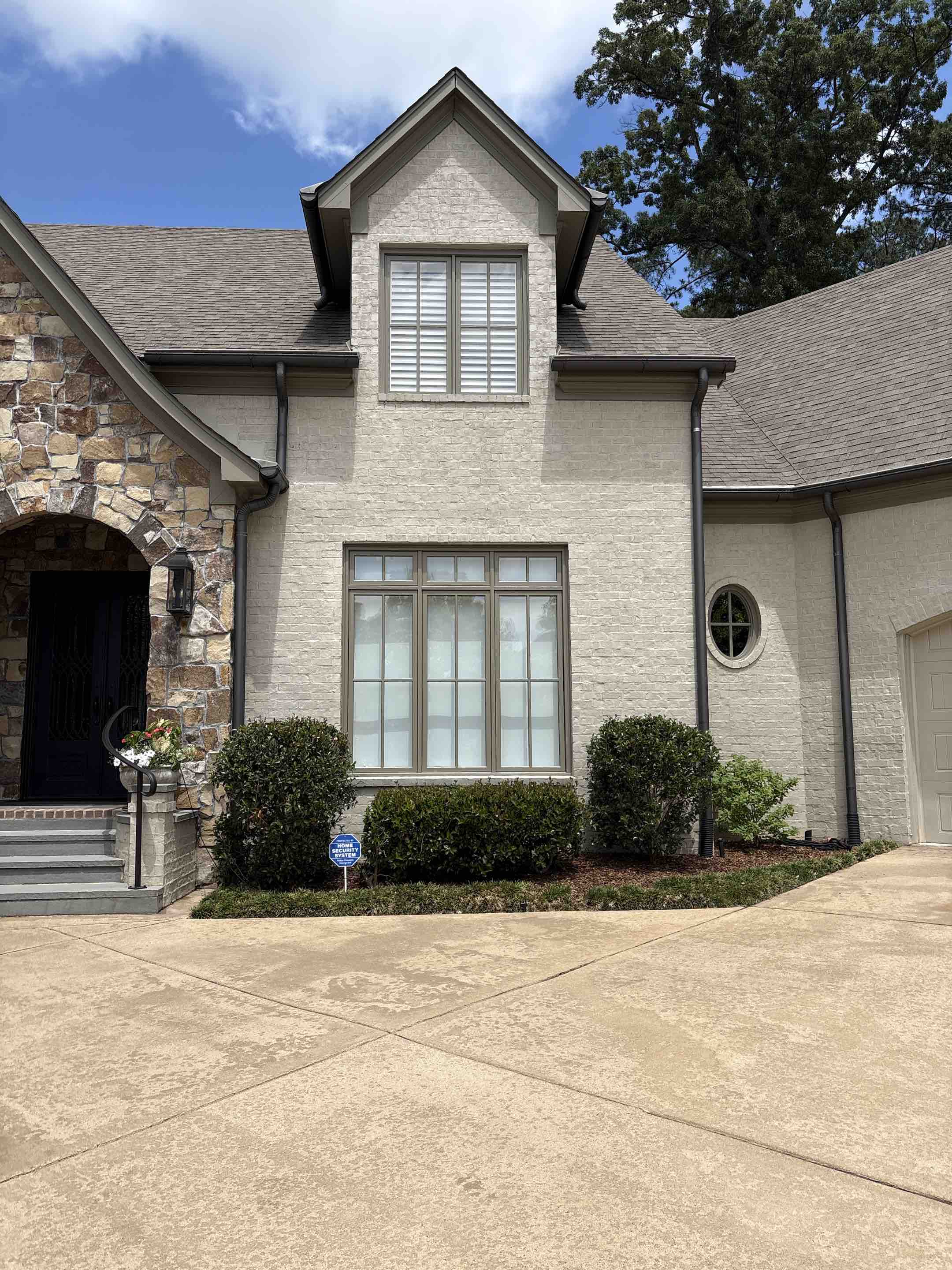 Birmingham, AL - Vestavia Hills, AL doing an exterior window cleaning for a nice clean streak free finish.