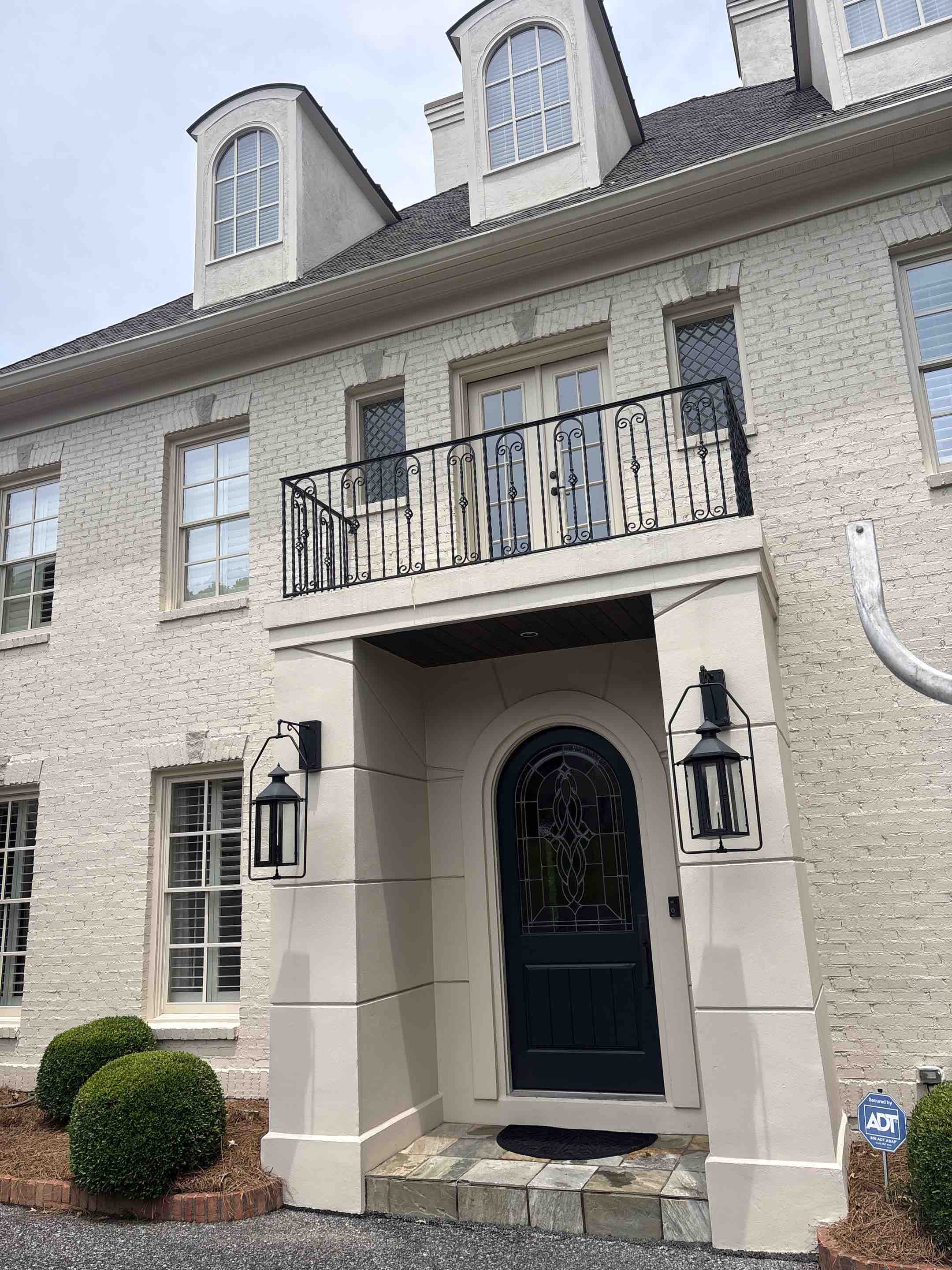 Birmingham, AL - Mountain Brooke, Alabama doing an interior and exterior window, clean for a nice clean streak free finish.