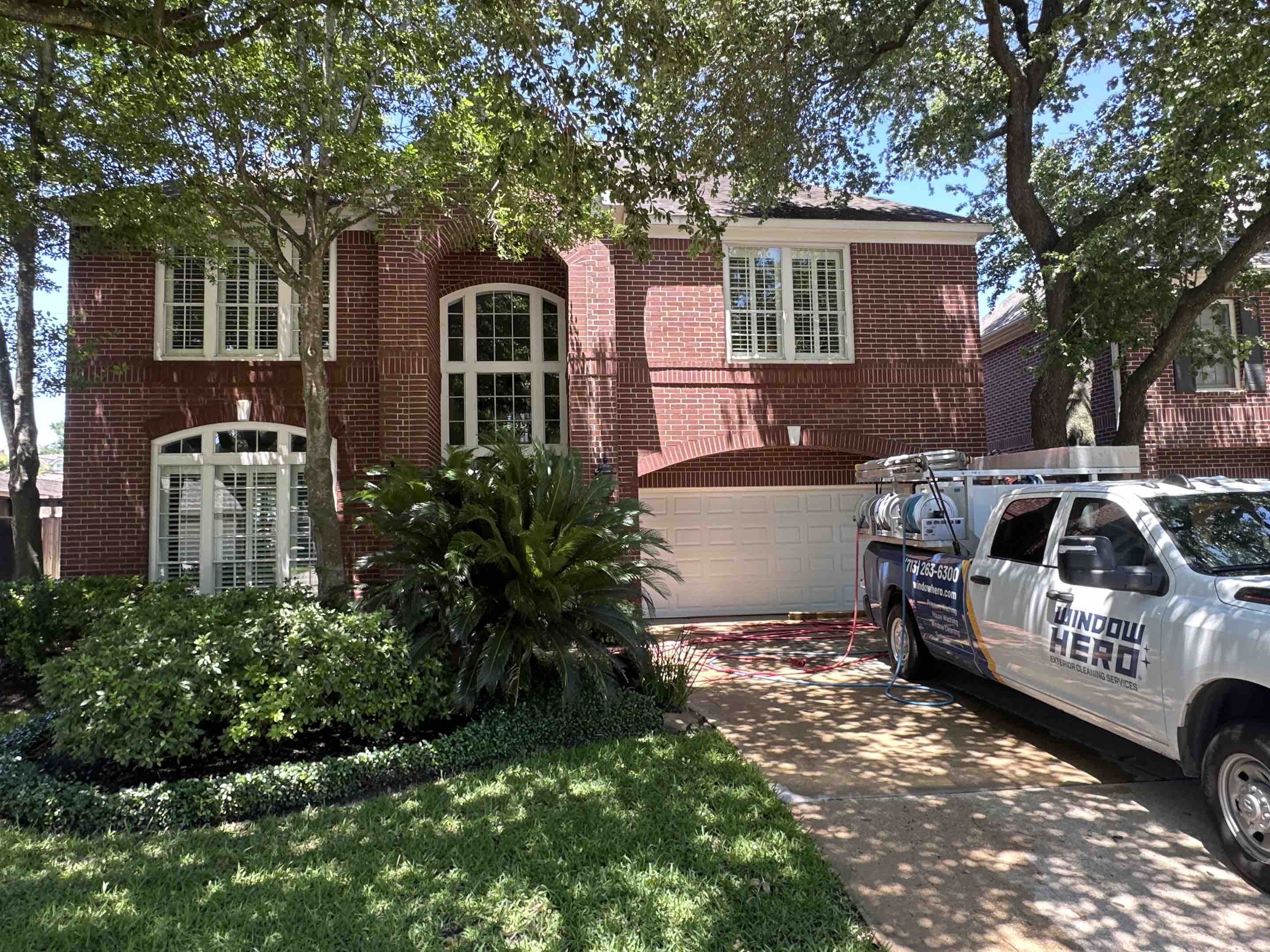 Houston, TX - Galleria home for a house wash and window clean