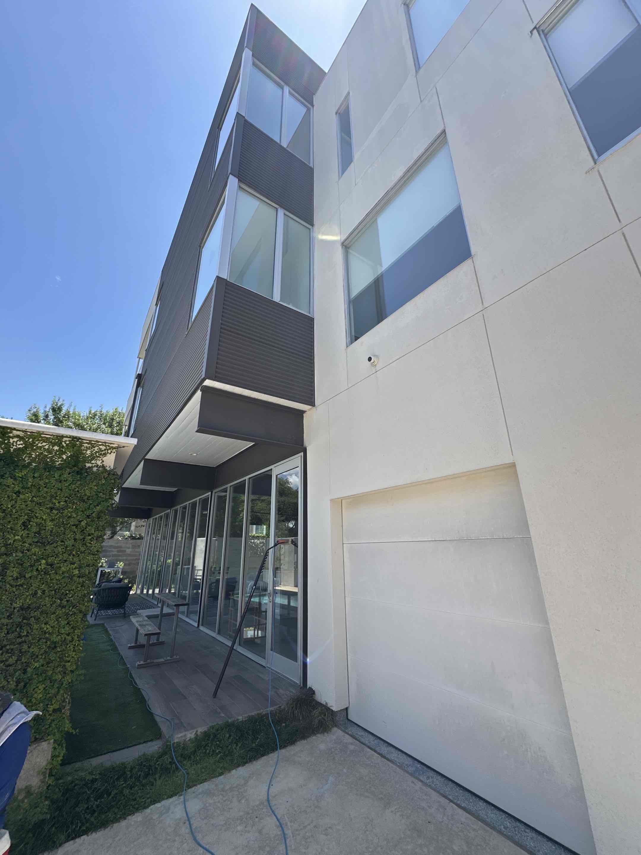 Houston, TX - Window cleaning in Montrose
