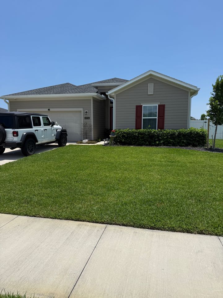 Ormond Beach, FL - Window cleaning inside and out, sills, tracks, screens and glass!! Happy customer in Halifax Plantation. 