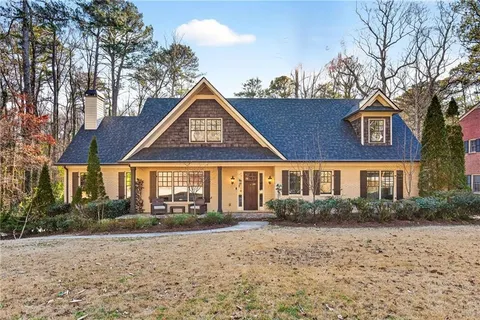Atlanta, GA - Our team meticulously cleaned all interior and exterior windows, removing dirt, streaks, and smudges, ensuring a sparkling and clear view from every angle.